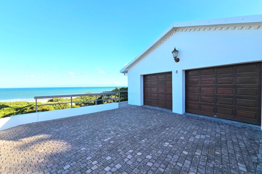 6 Bedroom Property for Sale in Paradise Beach Eastern Cape